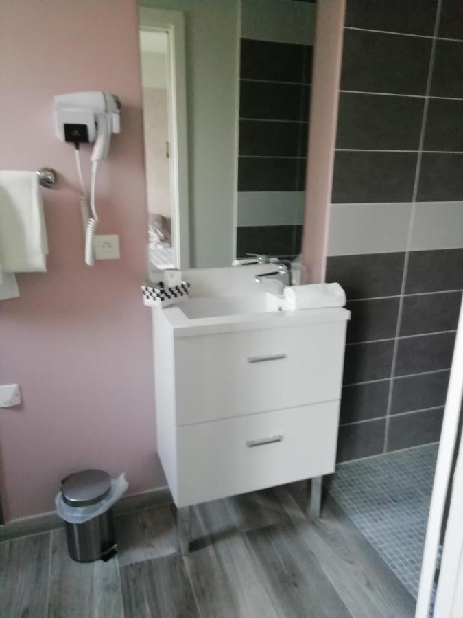 Le Merle Blanc Louchats Hotel Luaran gambar